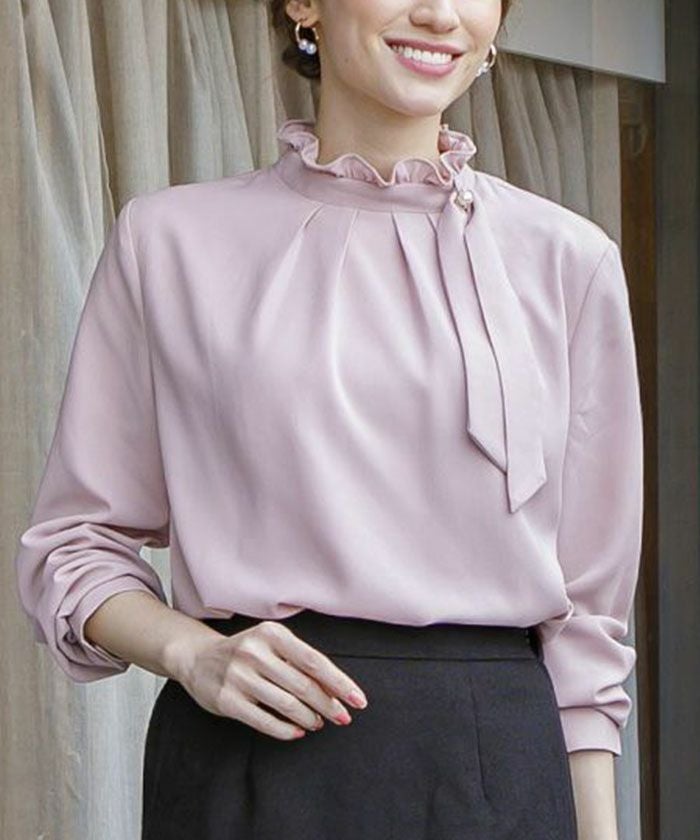 フリルスタンドカラーブラウス｜上品フェミニンな旬顔トップス