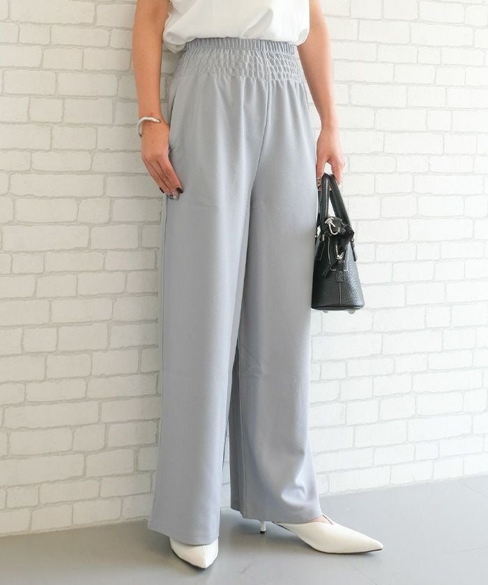 エンボス加工リラックスパンツ レディース｜春夏に嬉しい軽やか美脚