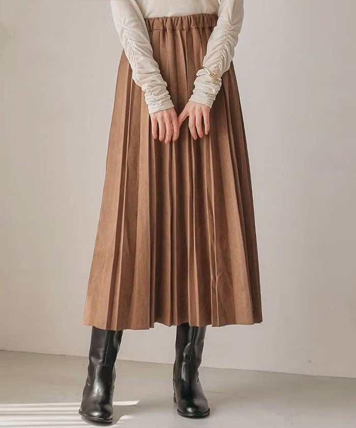 アドーアロングフレアスカート カーキ系に見えますがベージュと茶色の茶色寄りです スエードプリーツロングスカート レディース | アクアガレージ